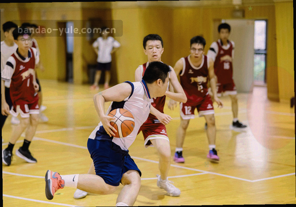 切角面板与分类标签整齐排列的抽象界面